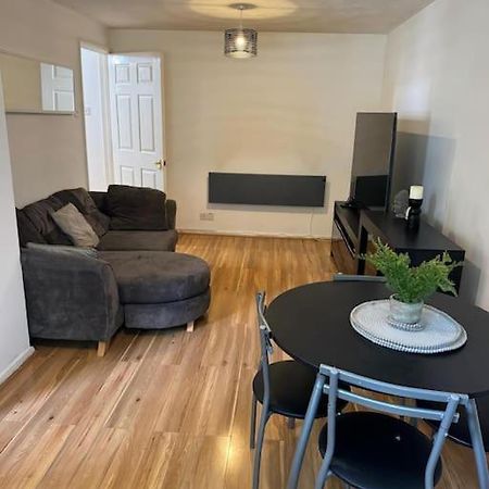 A Cozy Apartment In Barking Баркинг Екстериор снимка