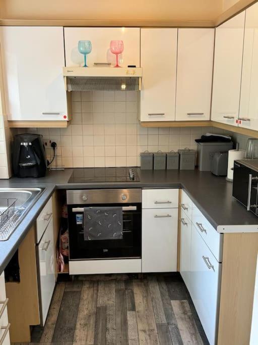 A Cozy Apartment In Barking Баркинг Екстериор снимка